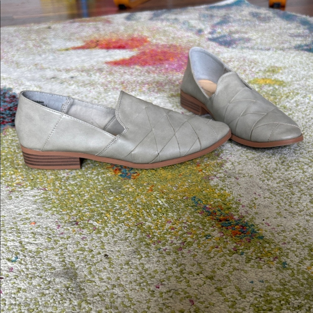 Women's Size 9 Loafers in Soft Gray